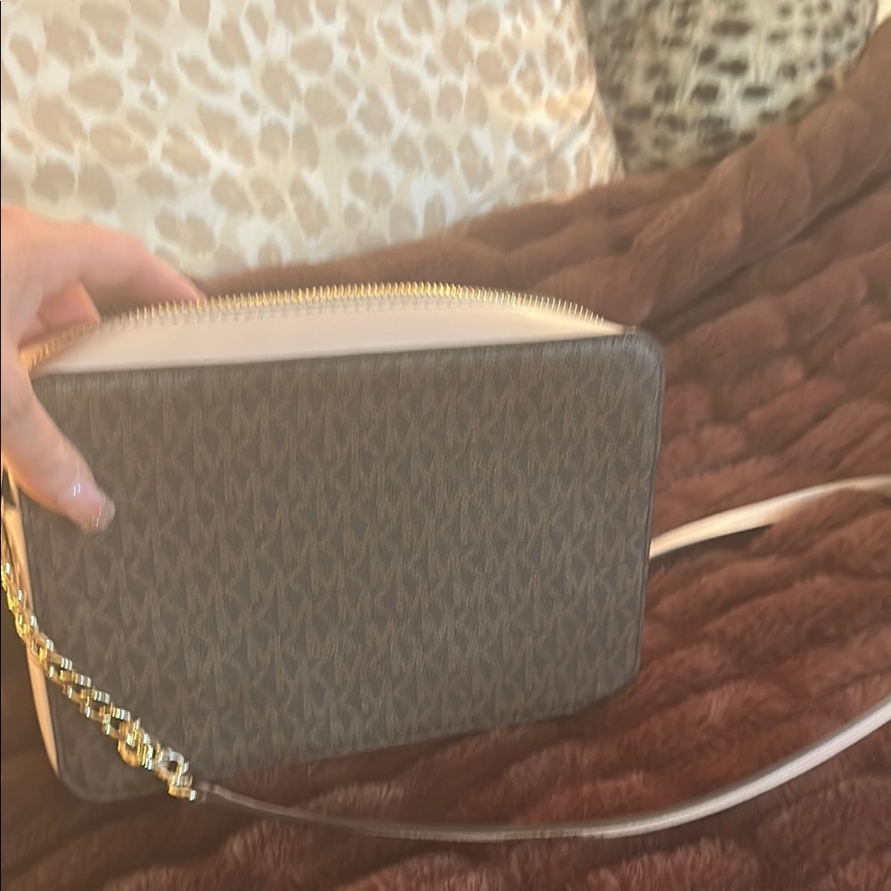 Michael Kors Black and White Messenger Bag Sleek Design - Picture 4 of 6